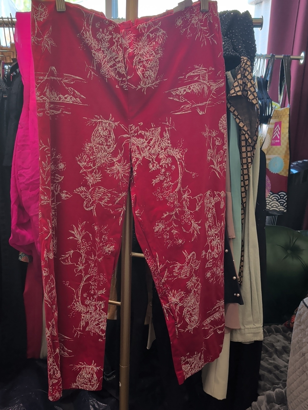High-Waist Red Floral Print Cropped Pants
